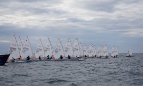 Els regatistes del CN Cambrils Joan Fargas i Miguel Garcia guanyen la 19a regata Cambrils a Bon Port en Ilca 6 i Ilca 4