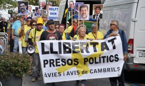 Els Avis i Àvies es manifesten en silenci per la pèrdua de la majoria independentista al Parlament