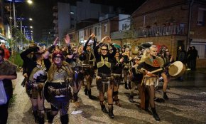Molta disbauxa, color i alegria en un Carnaval passat per aigua (Conté galeria)