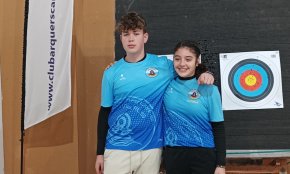 Sofia Zúñiga i Jep Español, del Club Arquers Cambrils, participen en la jornada Indoor Round de l’open Online Youth Challenge