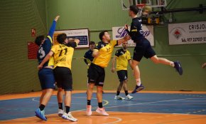 El CH Cambrils s'adjudica la victòria en un intens duel contra el CH Canovelles