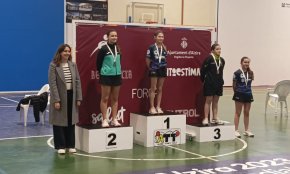 La palista cambrilenca Oumnia El Mouhmouh, tercera al campionat escolar d'Alzira