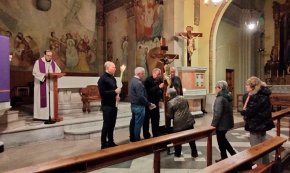 La parròquia de Santa Maria celebra el viacrucis, cada divendres de quaresma