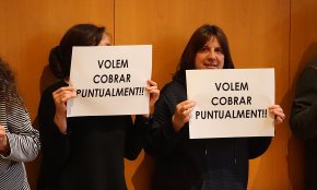 Els treballadors tornen a cobrar tard la nòmina: «tenim la sensació que les coses estan igual»