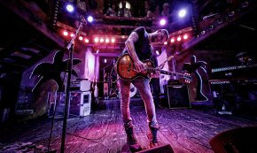 El britànic Ben Poole tancarà la seva gira estatal, demà a Cambrils, dins Mostra de Jazz i Blues