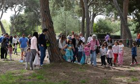 Unes 500 persones participen a la tercera cacera d'ous de Pasqua de l'Unió de Botiguers