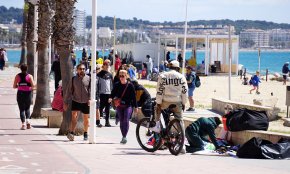 Torna el top manta a Cap de Sant Pere tot i les mesures policials preventives