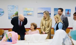La consellera de Drets Socials i Inclusió, Mònica Martínez Bravo, visita el Casal de la Gent Gran