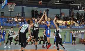 El CB Cambrils perd a casa davant el Ploms Salle Reus B en un partit intens