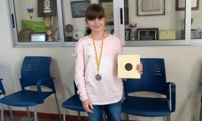 Alexia Martín guanya la competició de tir amb aire comprimit per a joves del Club de Tir Olímpic Cambrils