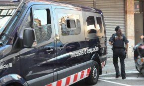 Ingressa a presó un home per un robatori amb violència a un pis de l'Eixample a qui li constaven dues ordres de detenció