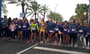 Unes 300 dones participen a la primera Cursa de les Dones de Cambrils