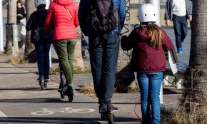 Fil a l'agulla per a regular l'ús dels patinets elèctrics al municipi