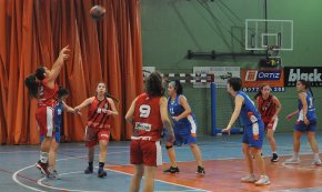 El CB Cambrils femení apallissa al CB Tortosa en el darrer partit de l'any
