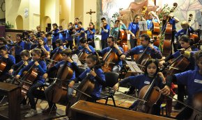 Concert de l'Escola de Música per a la Marató de TV3 amb la participació de tots els grups corals i instrumentals