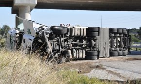 Dos camions bolquen a l'Ap-7, al seu pas per Cambrils, en menys de 24 hores