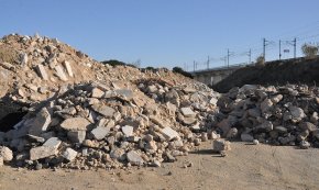 La runa provinent de l'enderroc del pont de l'N-340, pendent de la trituradora