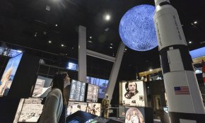L'exposició «Tintín i la Lluna. Cinquanta anys de la primera expedició tripulada» arriba al CosmoCaixa