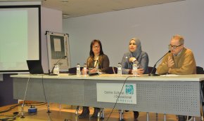 Asmaa Aouattah: «Les dones amazigues viuen contínuament entre dos móns: el que han deixat allà i el d'acollida»