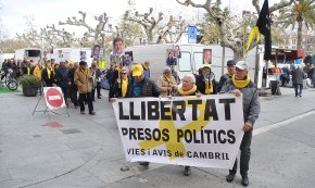 Concentració setmanal dels Avis i Àvies en un dia marcat per una nova onada de repressió policial