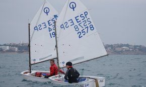 Bons resultats de l'equip d'optimist del CN Cambrils en la primera regata de l'any a Salou