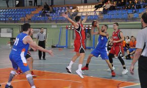 Treballada victòria del CB Cambrils a la pista de l'AD Torreforta que el situa en quarta posició