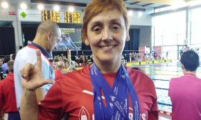 Cristina Vallespí del Cambrils Club Natació es penja quatre medalles d'or al campionat d'Espanya màster