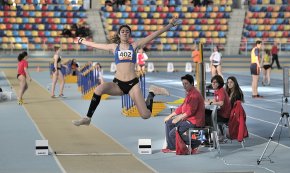 Medalla de bronze de Nuria Caballero en salt de llargada al campionat de Catalunya sub-20