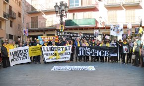 Avis i Àvies: «Som el poble groc de cabells blancs que sortirem en els llibres d'història que estudiaran les futures generacions»