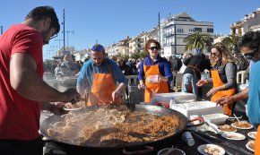 La galerada popular al Port serveix unes 1.500 racions de fideus rossos