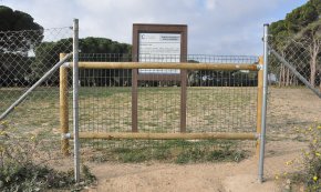 El parc per a gossos continua sense porta