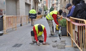 Tercera reparació del paviment del carrer de Sant Plàcid en 10 anys