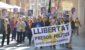Els Avis i Àvies es manifesten al crit de «No passaran»