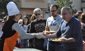El tast de paelles «encarxofades» serveix unes 750 racions 