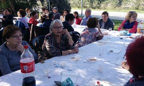 L'Associació de Veïns del barri de la Llosa celebra la seva calçotada anual