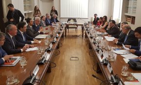   	   Els ajuntaments del territori i Generalitat acorden constituir una comissió tècnica amb el Ministeri de Foment per desenvolupar les infraestructures ferroviàries al Camp de Tarragona