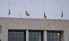 Polèmica al ple per les banderes de l'Ajuntament