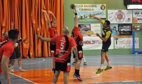 El CH Cambrils acomiada la temporada amb una nova derrota i amb el descens de categoria