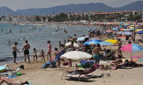 El litoral cambrilenc renova les seves quatre banderes blaves