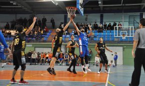 El CB Cambrils acomiada la temporada amb una derrota a la pista dels Veterans de La Salle Reus