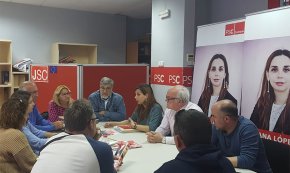 L'alcaldable del PSC es reuneix amb l'Associació de «xiringuitos» i demana consens per tirar endavant un canvi d'imatge