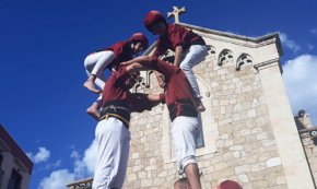 Castells de sis dels Xiquets de Cambrils a la diada del Serrallo de Tarragona