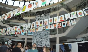 S'inaugura l'exposició artística «Tres/Tres-centes visions» dins del programa educatiu «Art a les escoles»