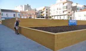 Es condiciona la tanca del solar del Pòsit per millorar temporalment la imatge de la plaça 