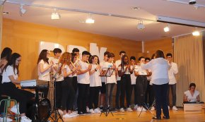 Alumnes de l'institut Ramon Berenguer IV protagonitzen un concert de final de curs
