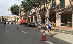Les atletes Zoe Dorado i Natura Romero assoleixen la tercera posició a la 2a Milla de Vinyols