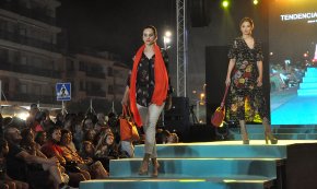 Onze comerços cambrilencs mostren els seus productes en una nova edició del Port de Moda