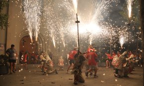 Se celebra una nova edició del Cagafocs amb la pluja com a protagonista inesperada