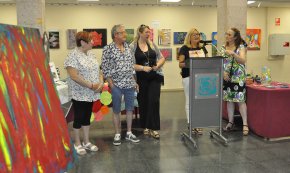 S'inaugura l'exposició multidisciplinar de l'Associació Cultural de Dones l'Alba, l'Associació de veïns La Parellada, l'Associació La Mar de Pintura i el taller de pintura de Laura Álvarez