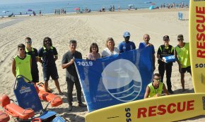 S'hissa la Bandera Blava a les platges del Regueral, de La Llosa, Vilafortuny i el Cavet 